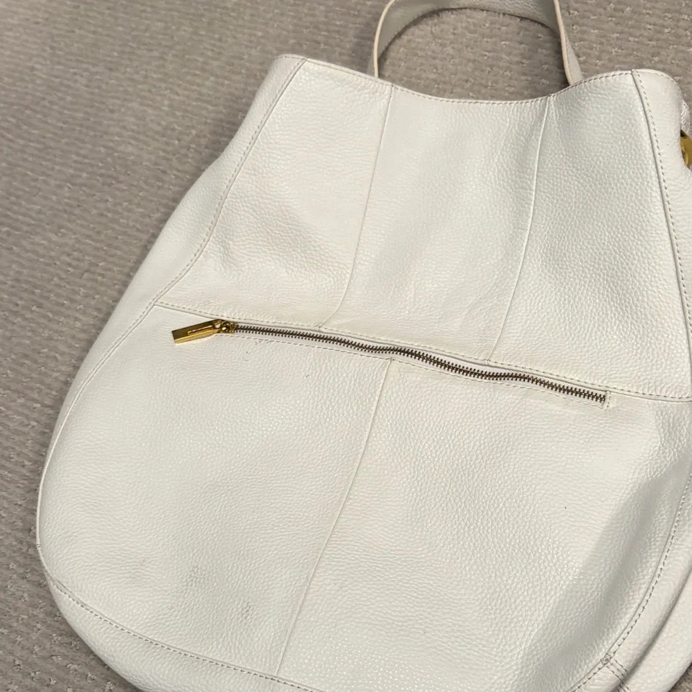 Fendi White Leather Shoulder Bag with Gold Hardware - Picture 9 of 11
